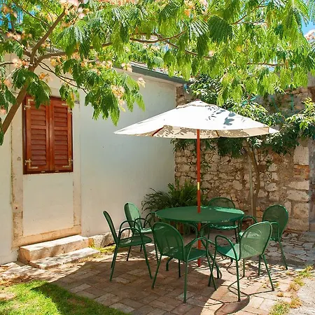 Dalmatian Garden - Free Parking - Centre Apartment Sibenik