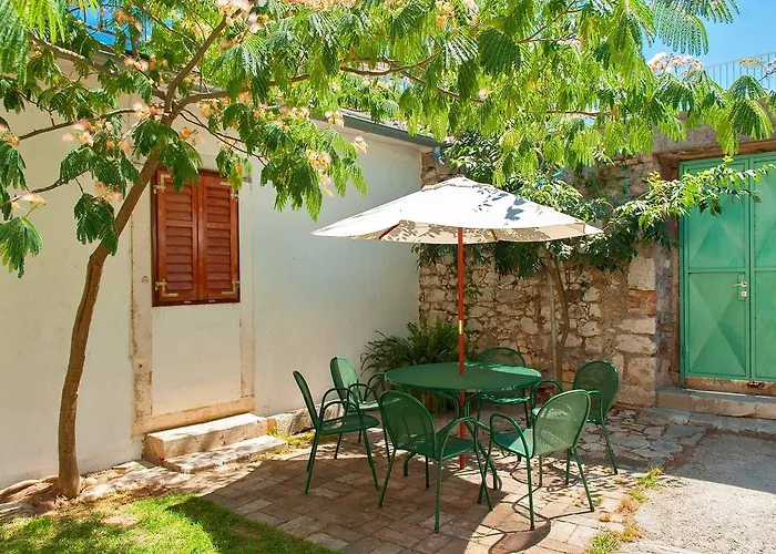 Dalmatian Garden - Free Parking - Centre Apartment Sibenik